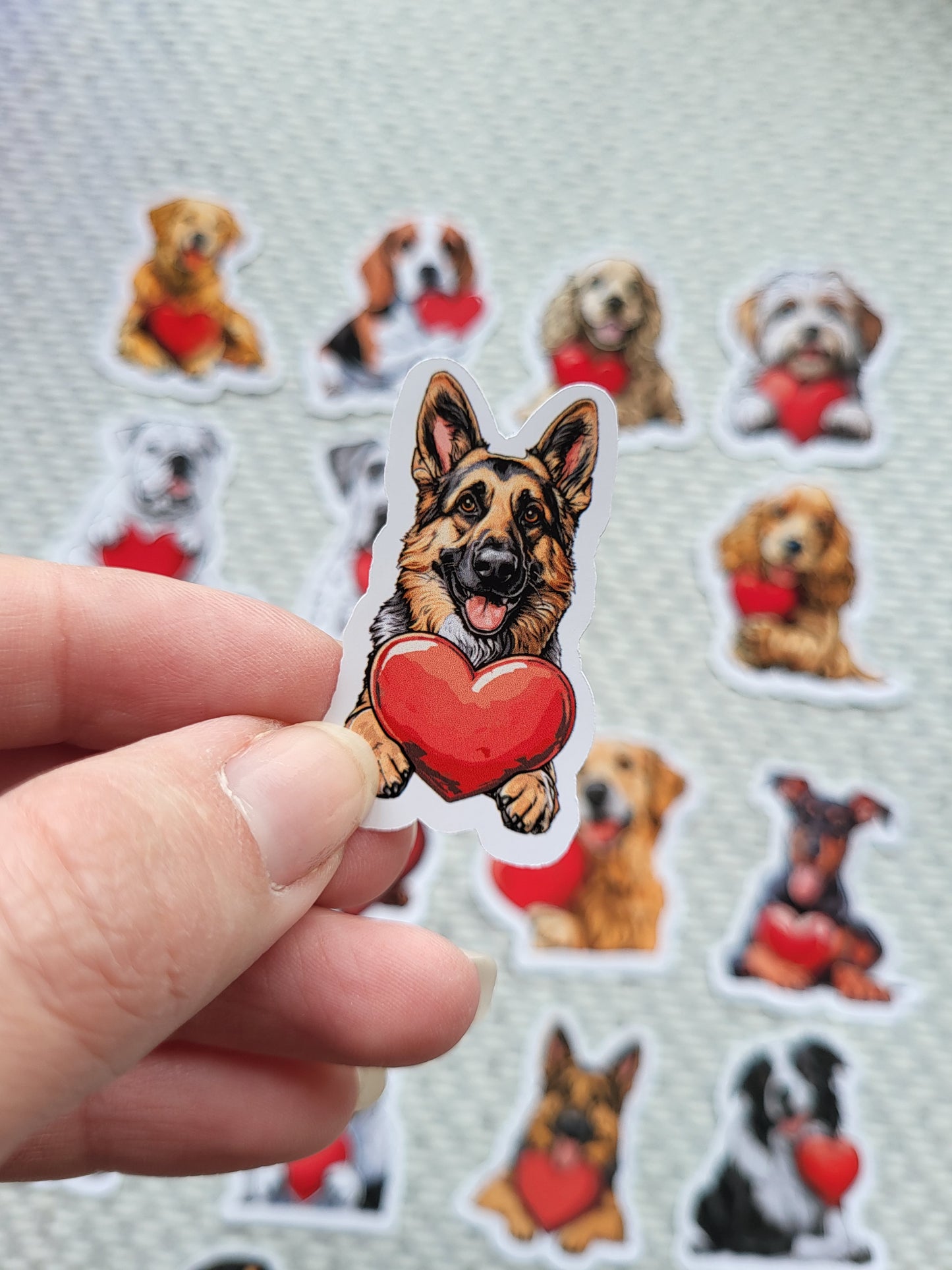 Dogs holding hearts (4.26cm)